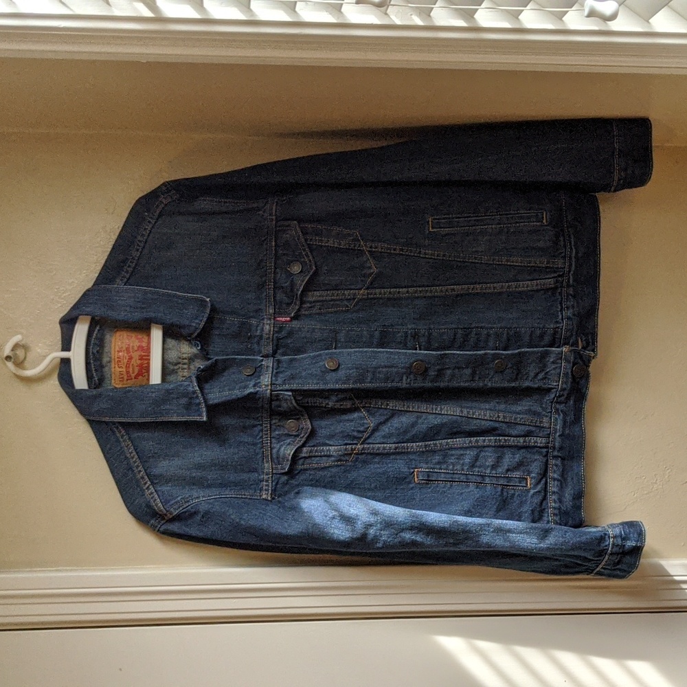 (Sold) Levi's | Dark Wash Jean Jacket | M